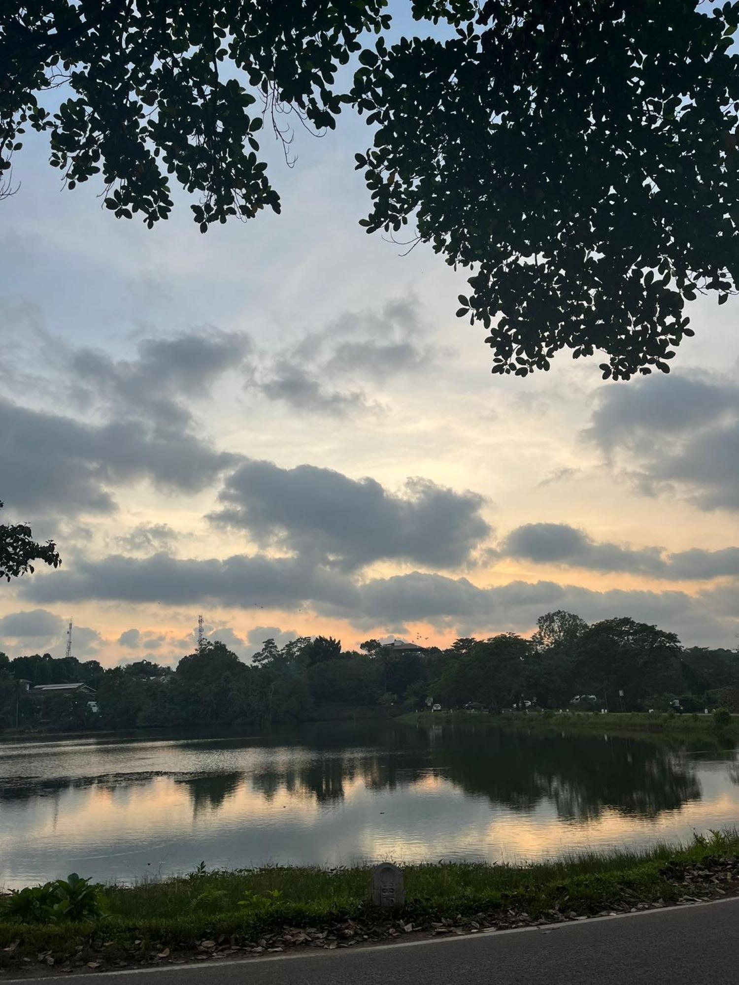 Thalangama Lakeview Lodge Battaramulla Luaran gambar